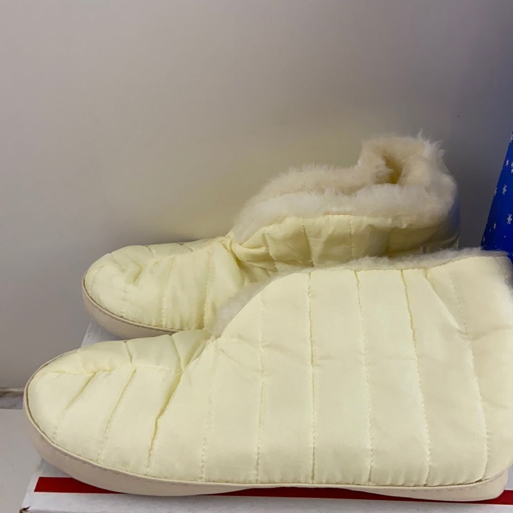 Dearfoam booties slippers Usa 6.5-7.5‎ cream